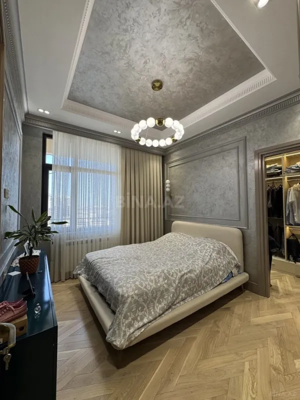 Satılır 7 otaqlı mənzil 220 m²