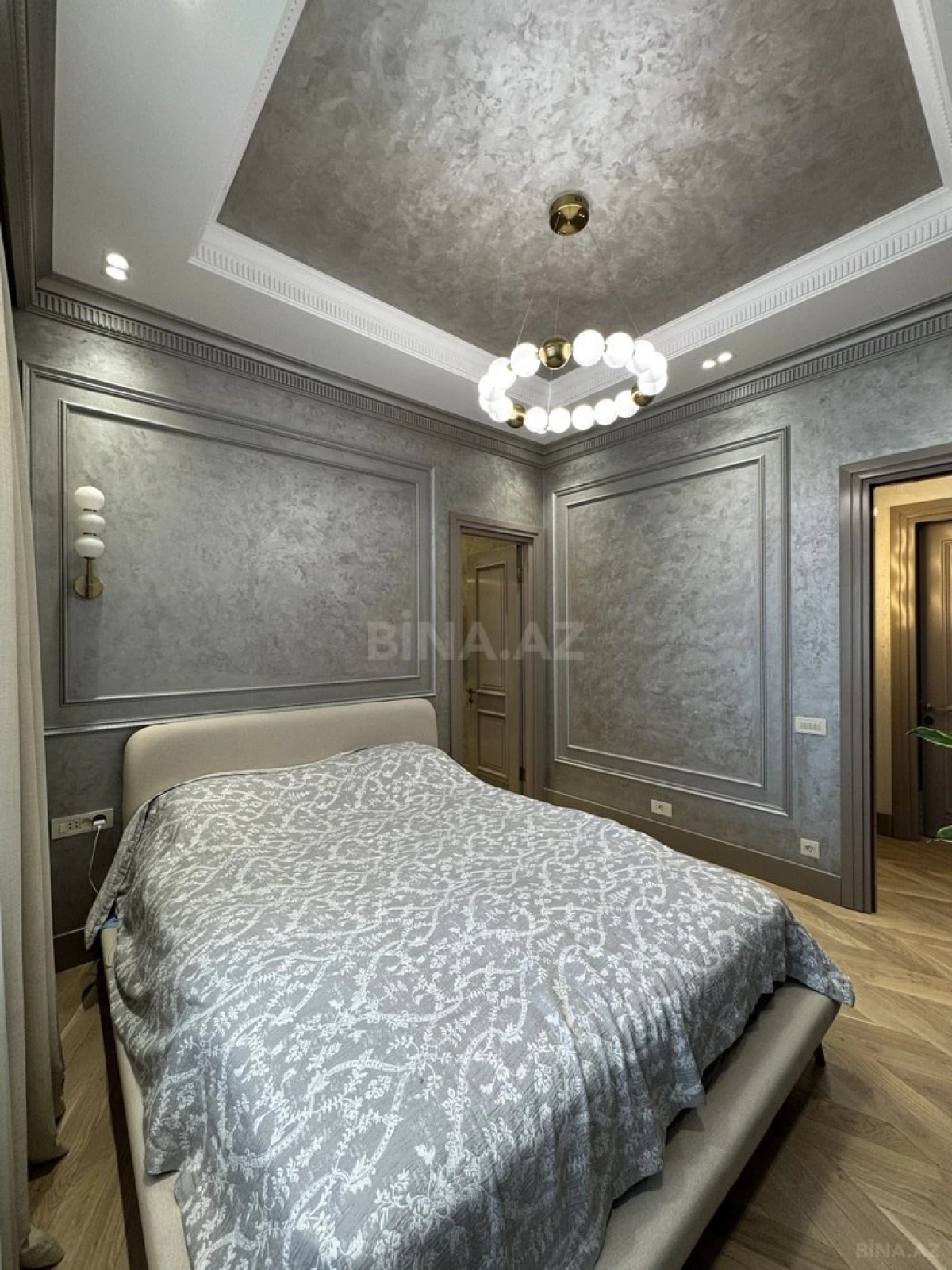 Satılır 7 otaqlı mənzil 220 m²