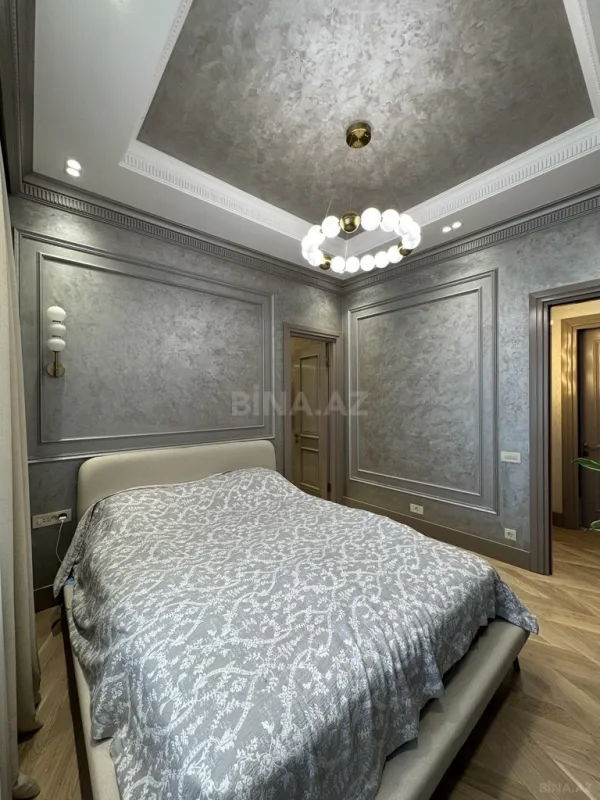 Satılır 7 otaqlı mənzil 220 m²