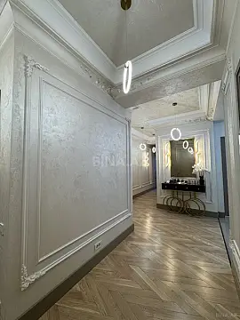 Satılır 7 otaqlı mənzil 220 m²