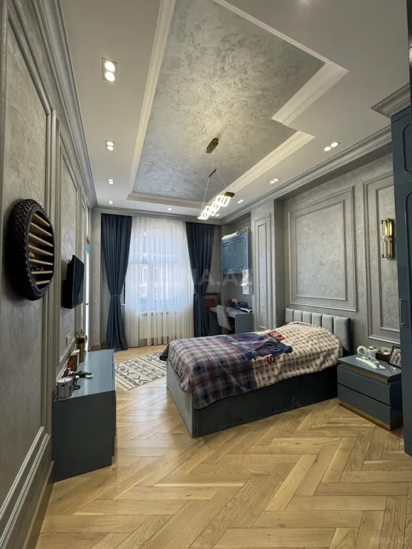 Satılır 7 otaqlı mənzil 220 m²