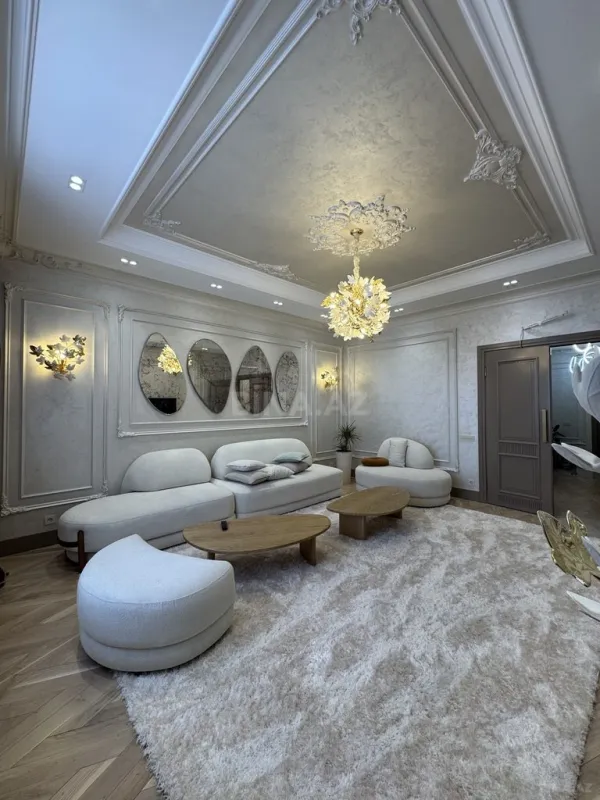 Satılır 7 otaqlı mənzil 220 m²