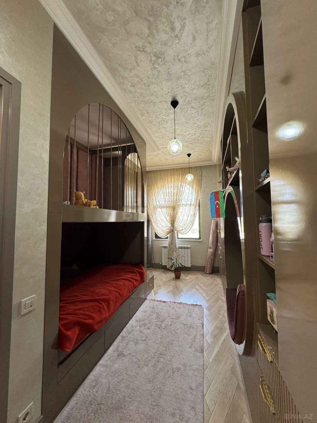 Satılır 7 otaqlı mənzil 220 m²