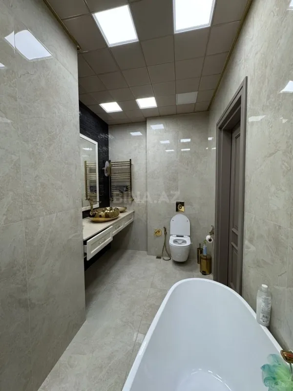 Satılır 7 otaqlı mənzil 220 m²