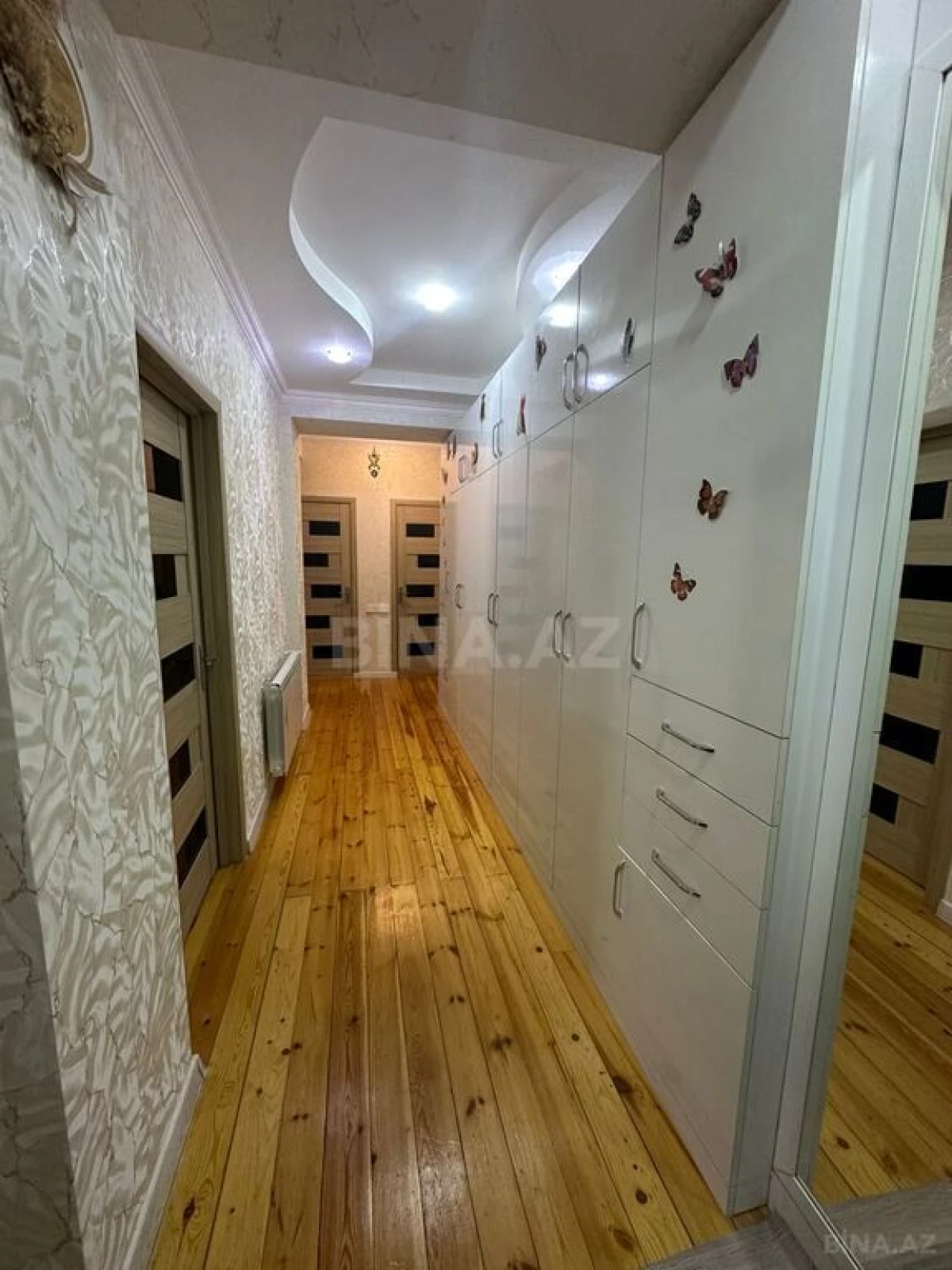 Satılır 2 otaqlı mənzil 82.3 m²