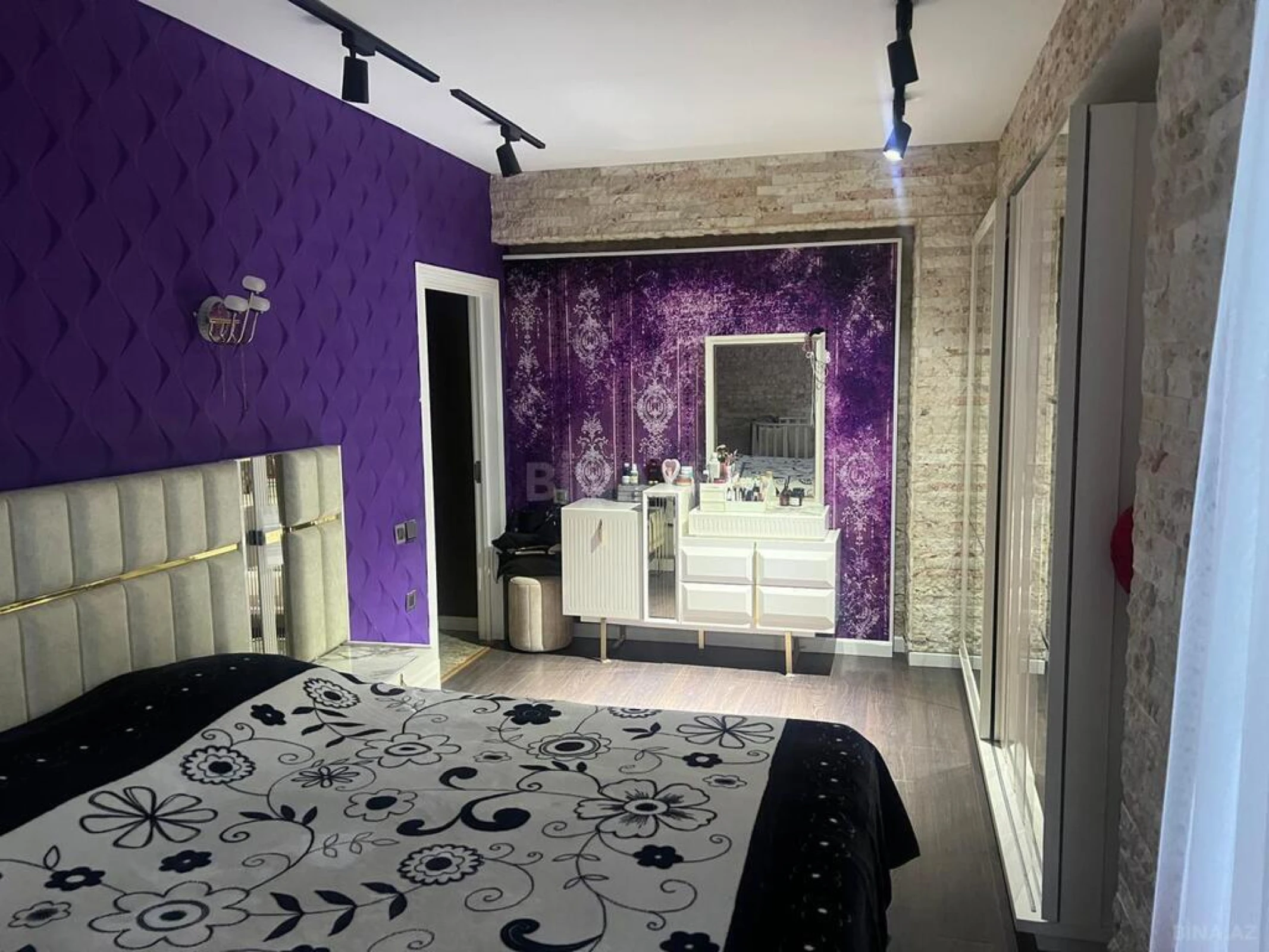 Satılır 3 otaqlı mənzil 115 m²