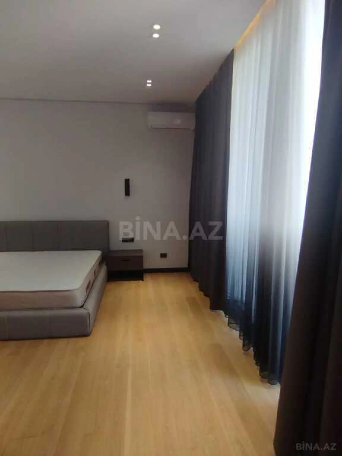 Satılır 4 otaqlı həyət evi 300 m²