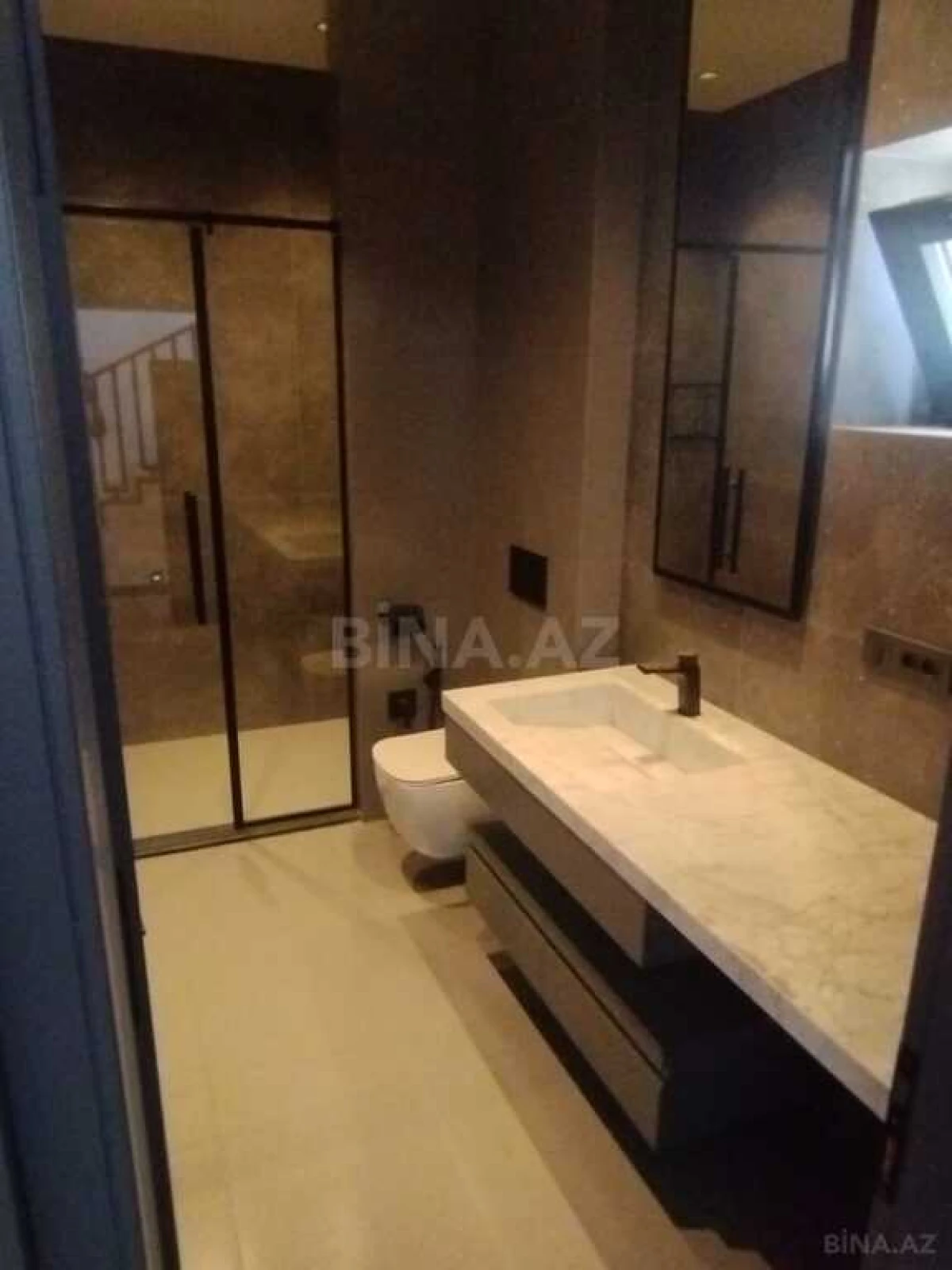 Satılır 4 otaqlı həyət evi 300 m²