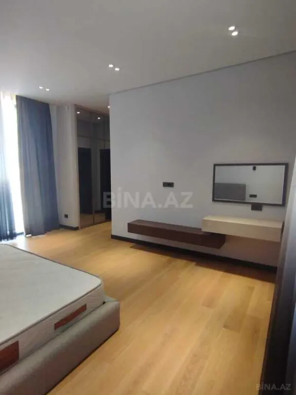 Satılır 4 otaqlı həyət evi 300 m²