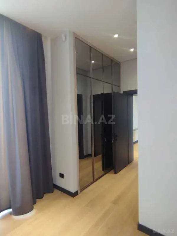 Satılır 4 otaqlı həyət evi 300 m²