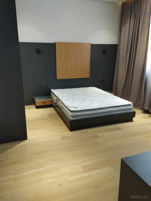 Satılır 4 otaqlı həyət evi 300 m²