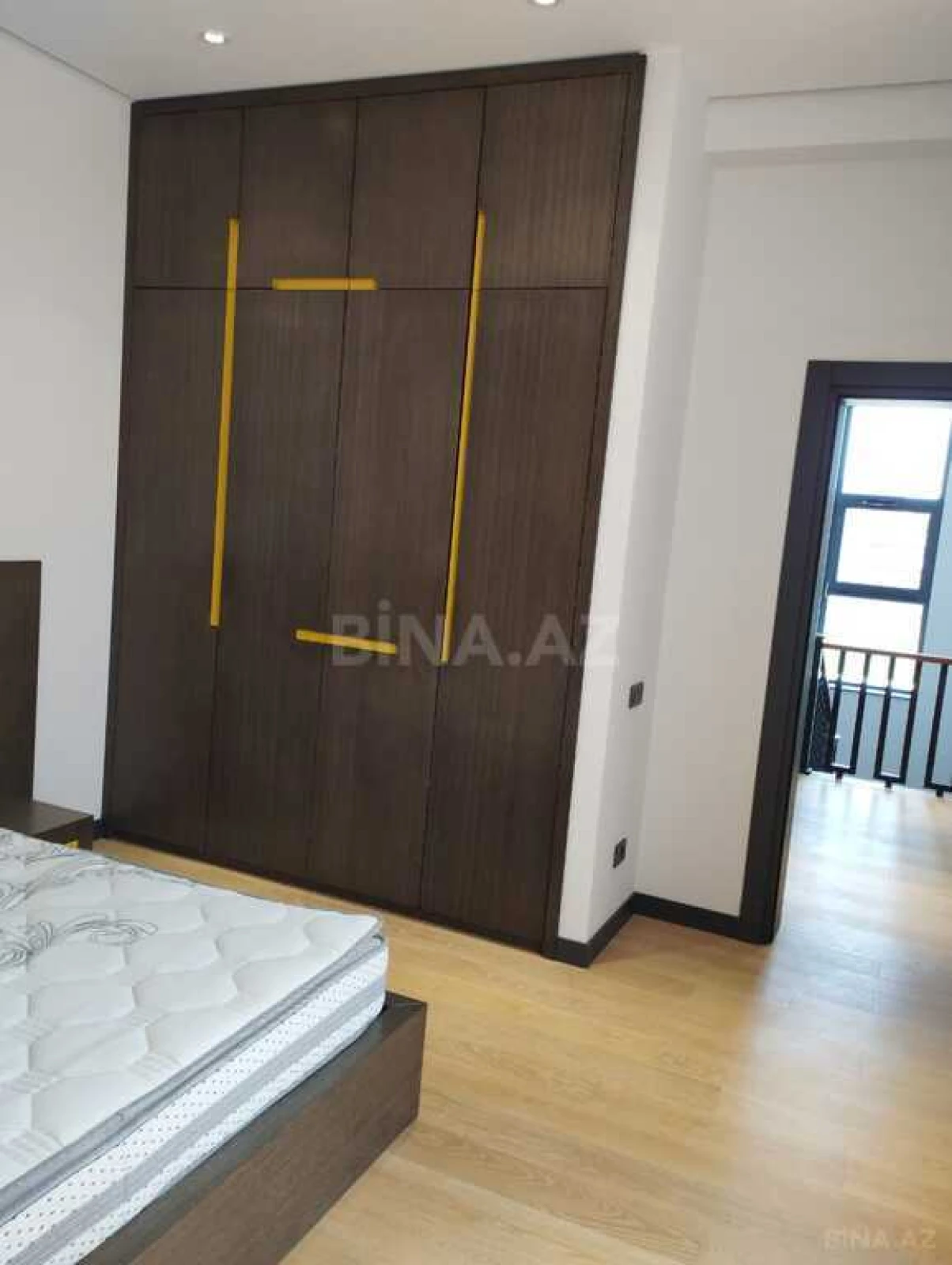 Satılır 4 otaqlı həyət evi 300 m²
