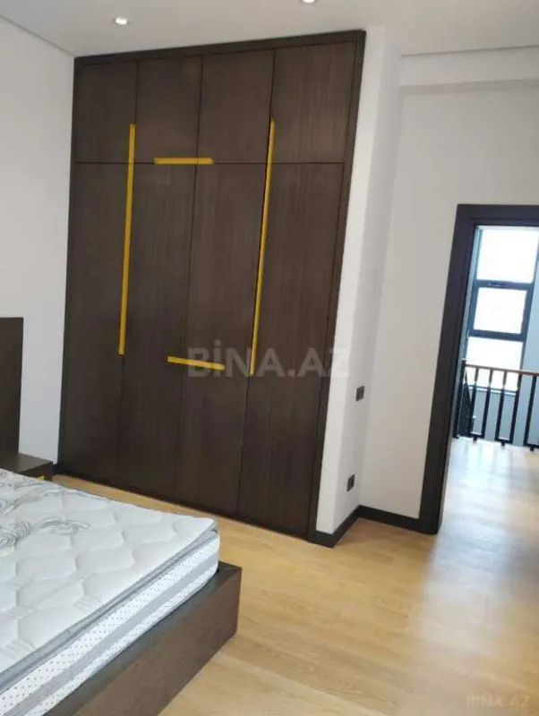 Satılır 4 otaqlı həyət evi 300 m²