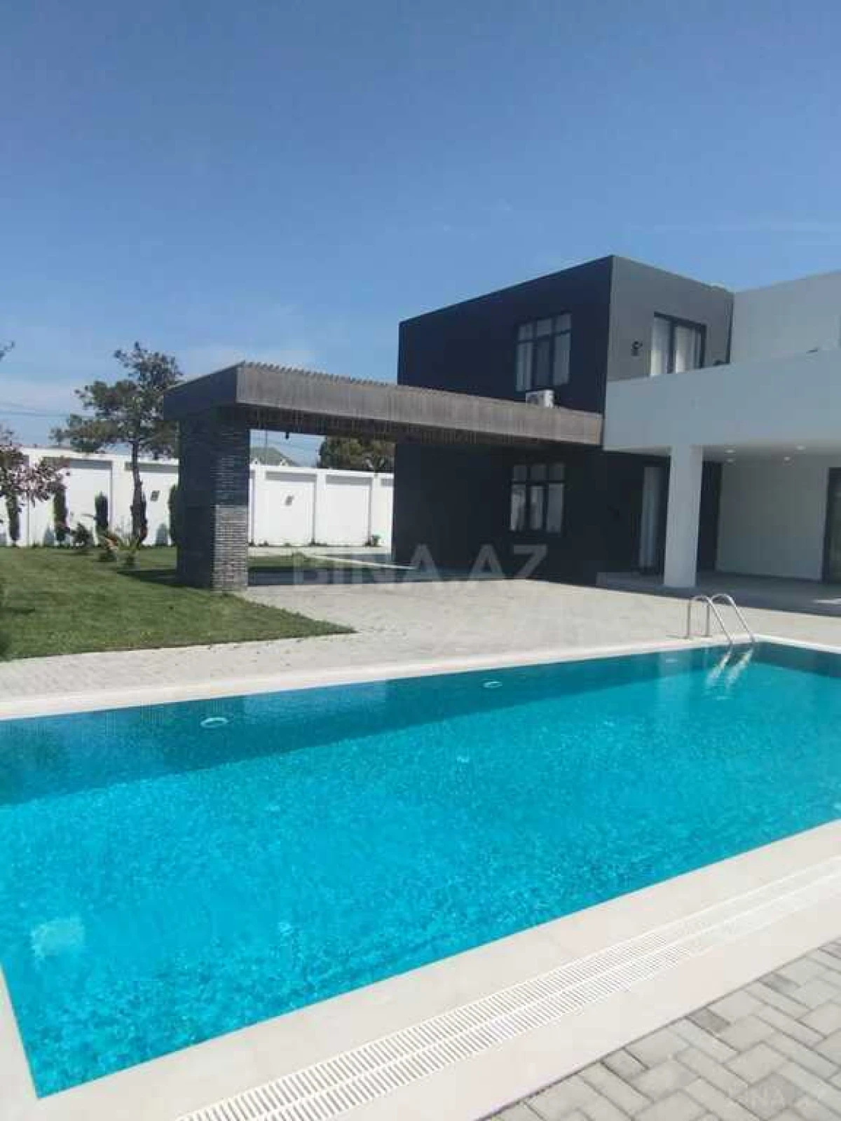 Satılır 4 otaqlı həyət evi 300 m²