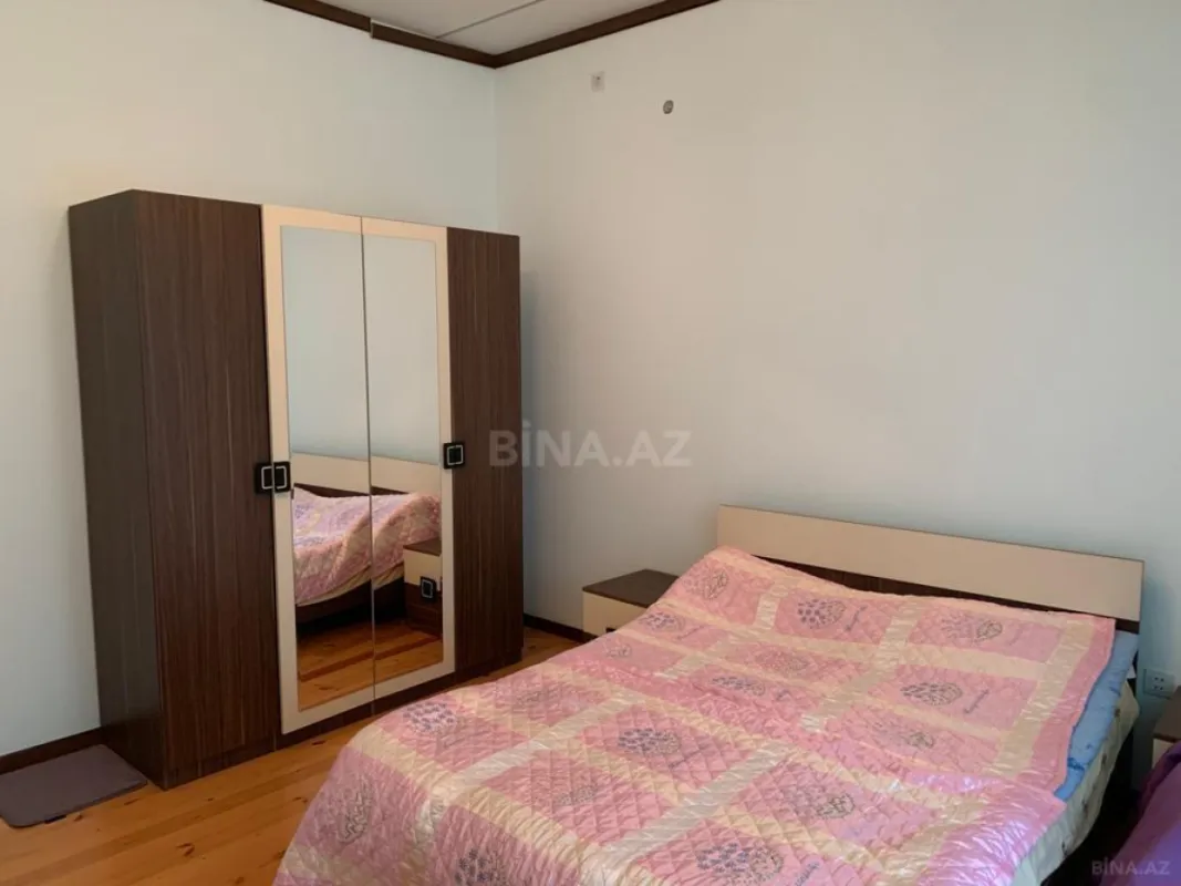 Satılır 6 otaqlı həyət evi 240 m²