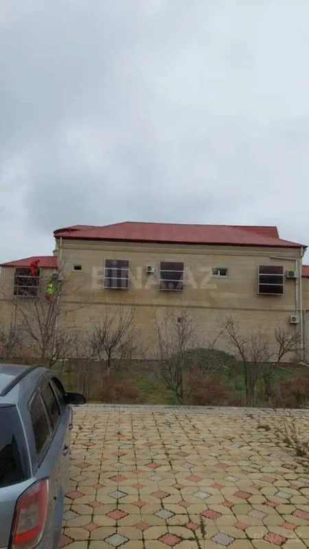 Satılır 6 otaqlı həyət evi 240 m²