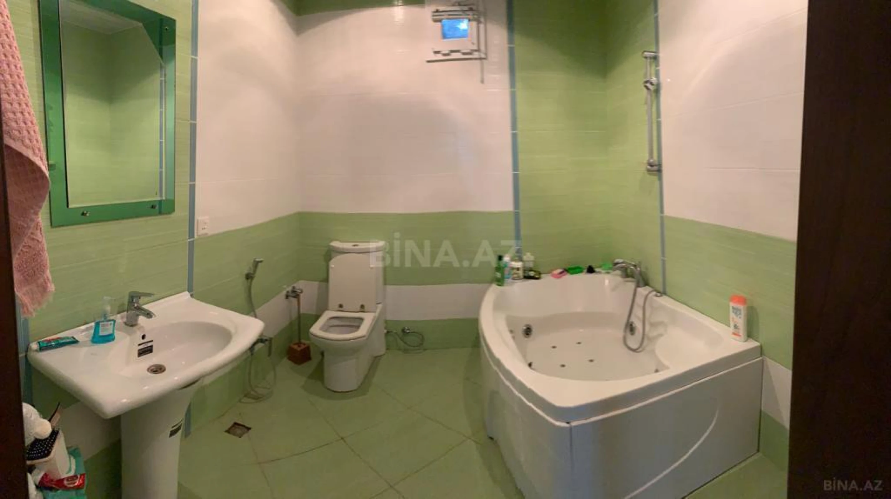 Satılır 6 otaqlı həyət evi 240 m²