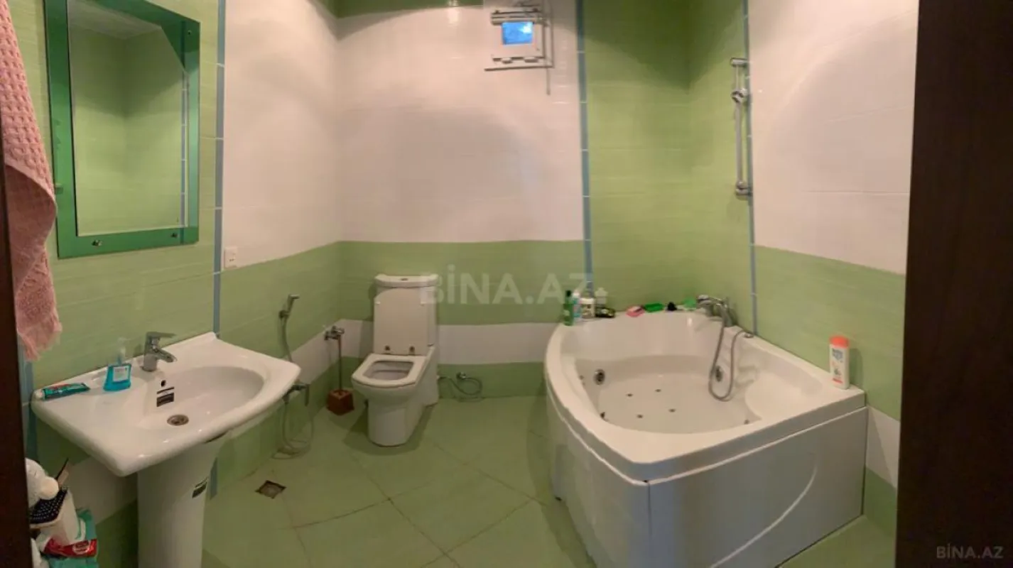 Satılır 6 otaqlı həyət evi 240 m²