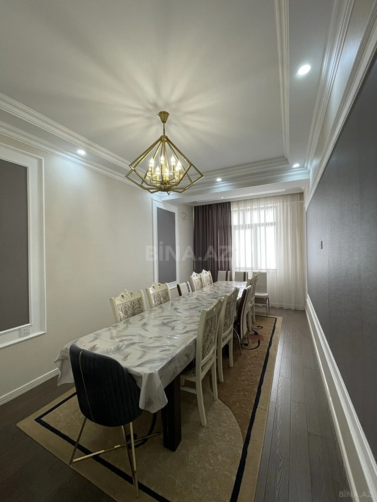 Satılır 3 otaqlı mənzil 135 m²