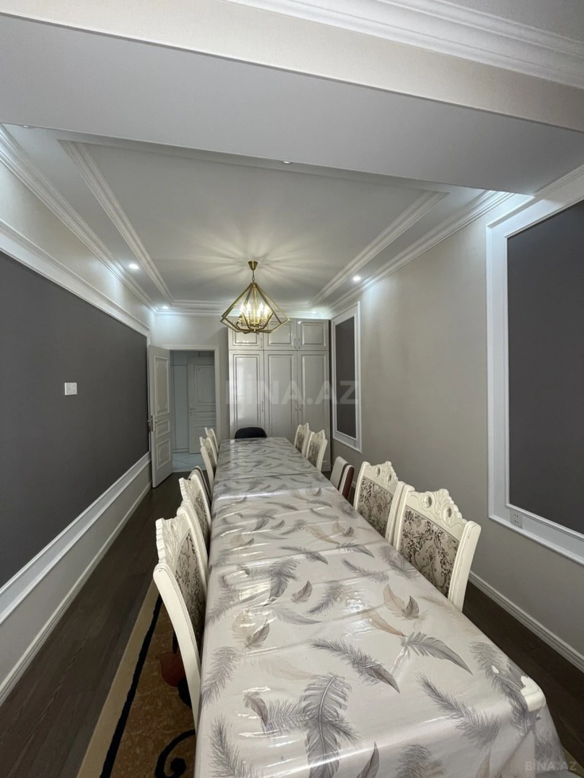 Satılır 3 otaqlı mənzil 135 m²