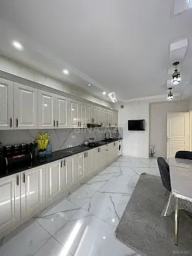 Satılır 3 otaqlı mənzil 135 m²