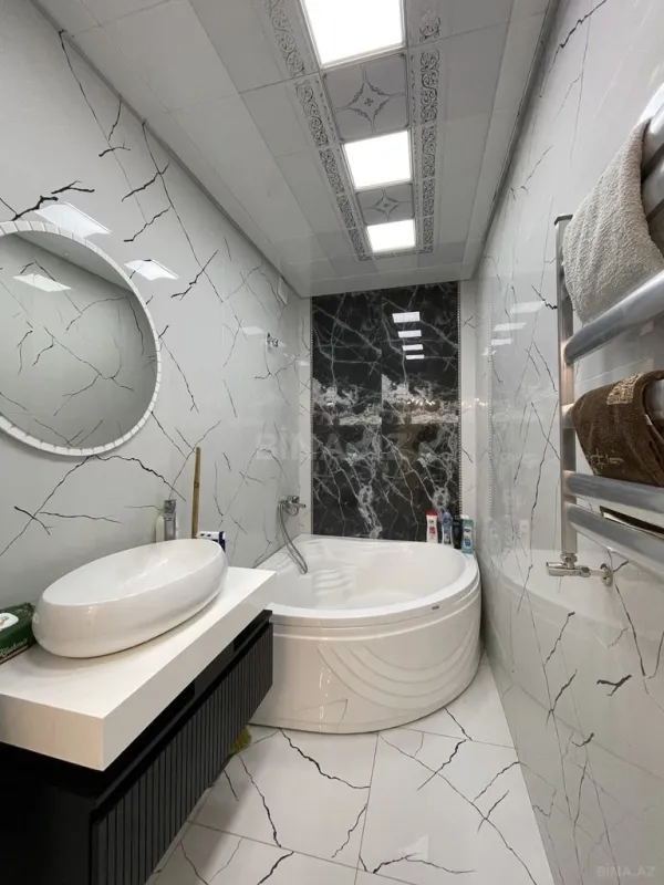 Satılır 3 otaqlı mənzil 135 m²