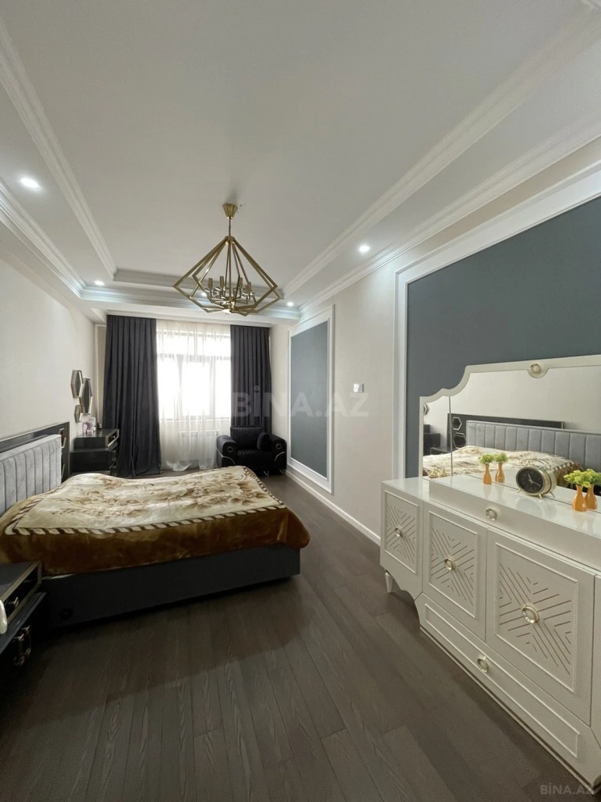 Satılır 3 otaqlı mənzil 135 m²