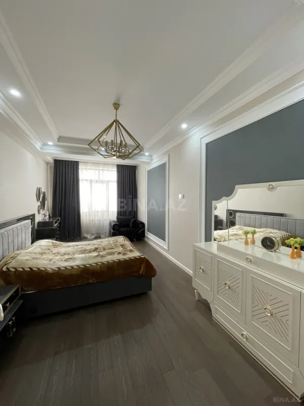 Satılır 3 otaqlı mənzil 135 m²