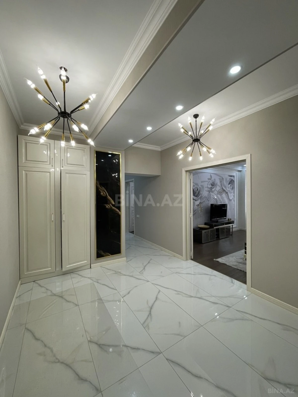 Satılır 3 otaqlı mənzil 135 m²