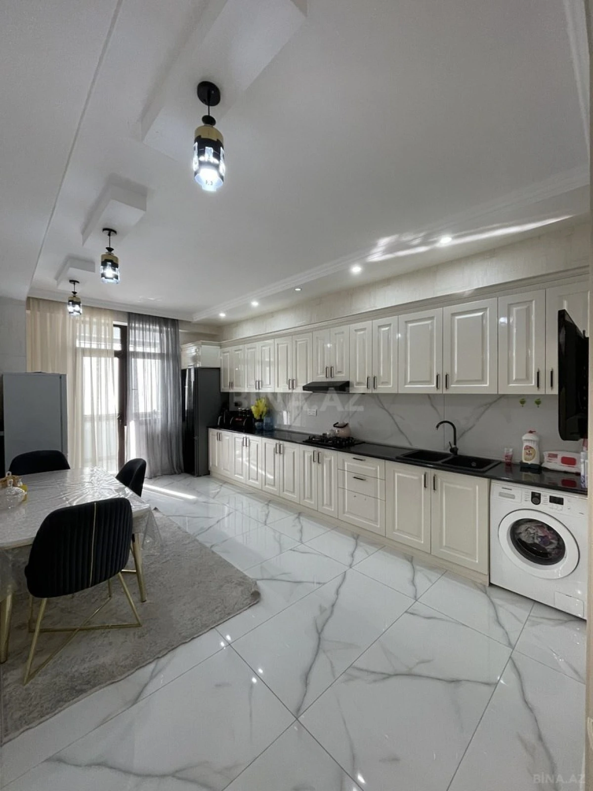 Satılır 3 otaqlı mənzil 135 m²
