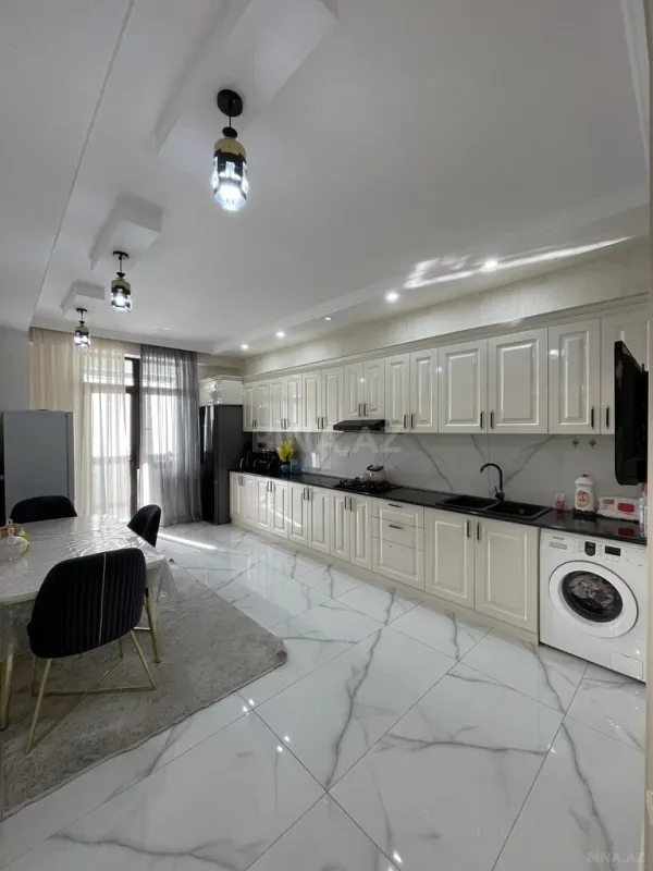 Satılır 3 otaqlı mənzil 135 m²