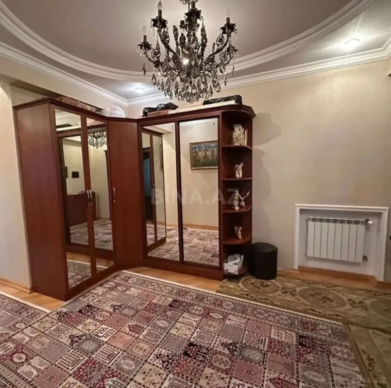 Satılır 3 otaqlı mənzil 125 m²