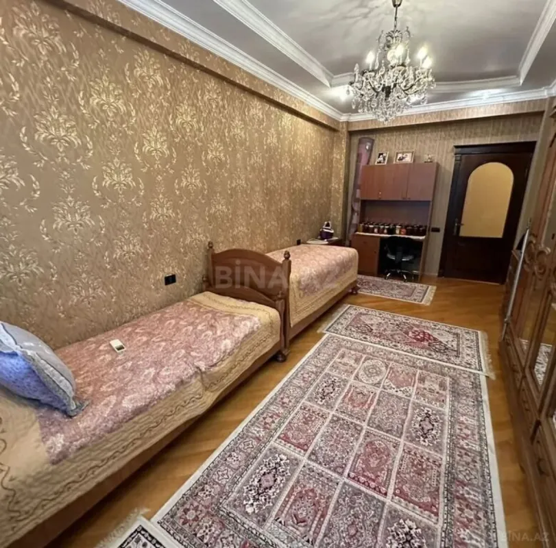 Satılır 3 otaqlı mənzil 125 m²
