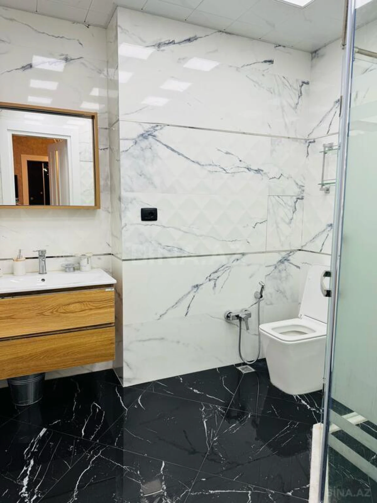 Kirayə verilir 3 otaqlı mənzil 130 m²