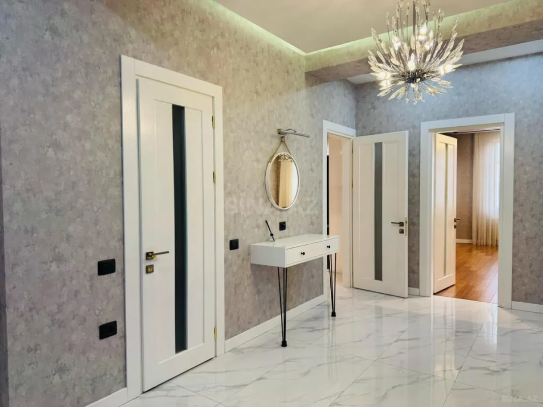 Kirayə verilir 3 otaqlı mənzil 130 m²