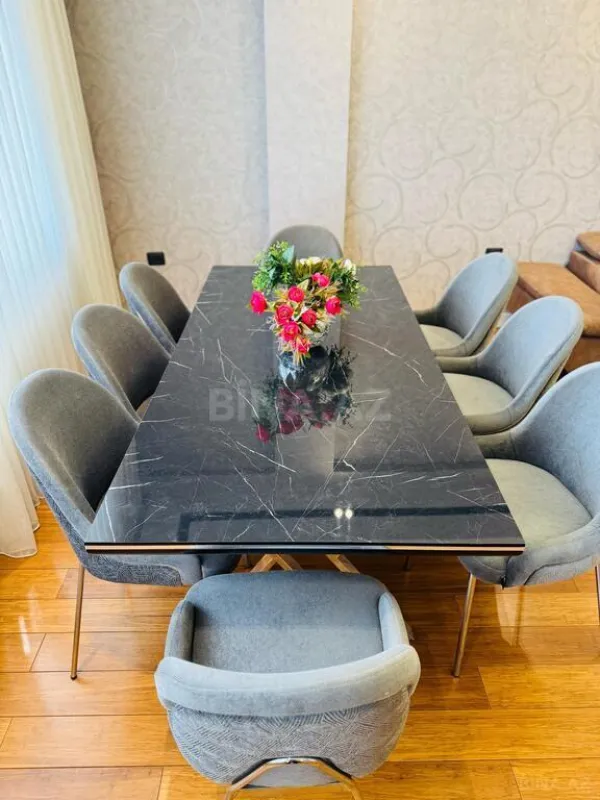 Kirayə verilir 3 otaqlı mənzil 130 m²