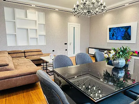 Kirayə verilir 3 otaqlı mənzil 130 m²