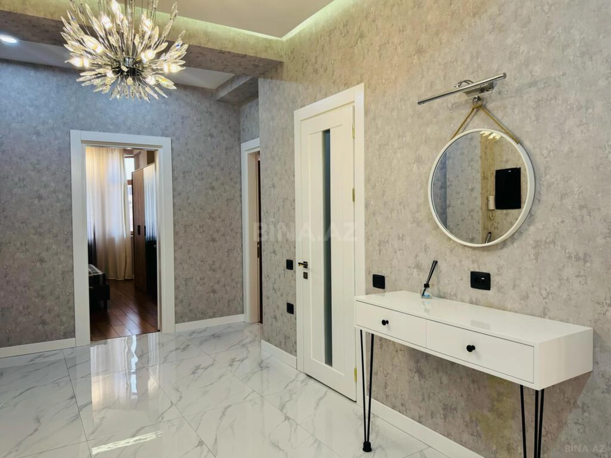 Kirayə verilir 3 otaqlı mənzil 130 m²