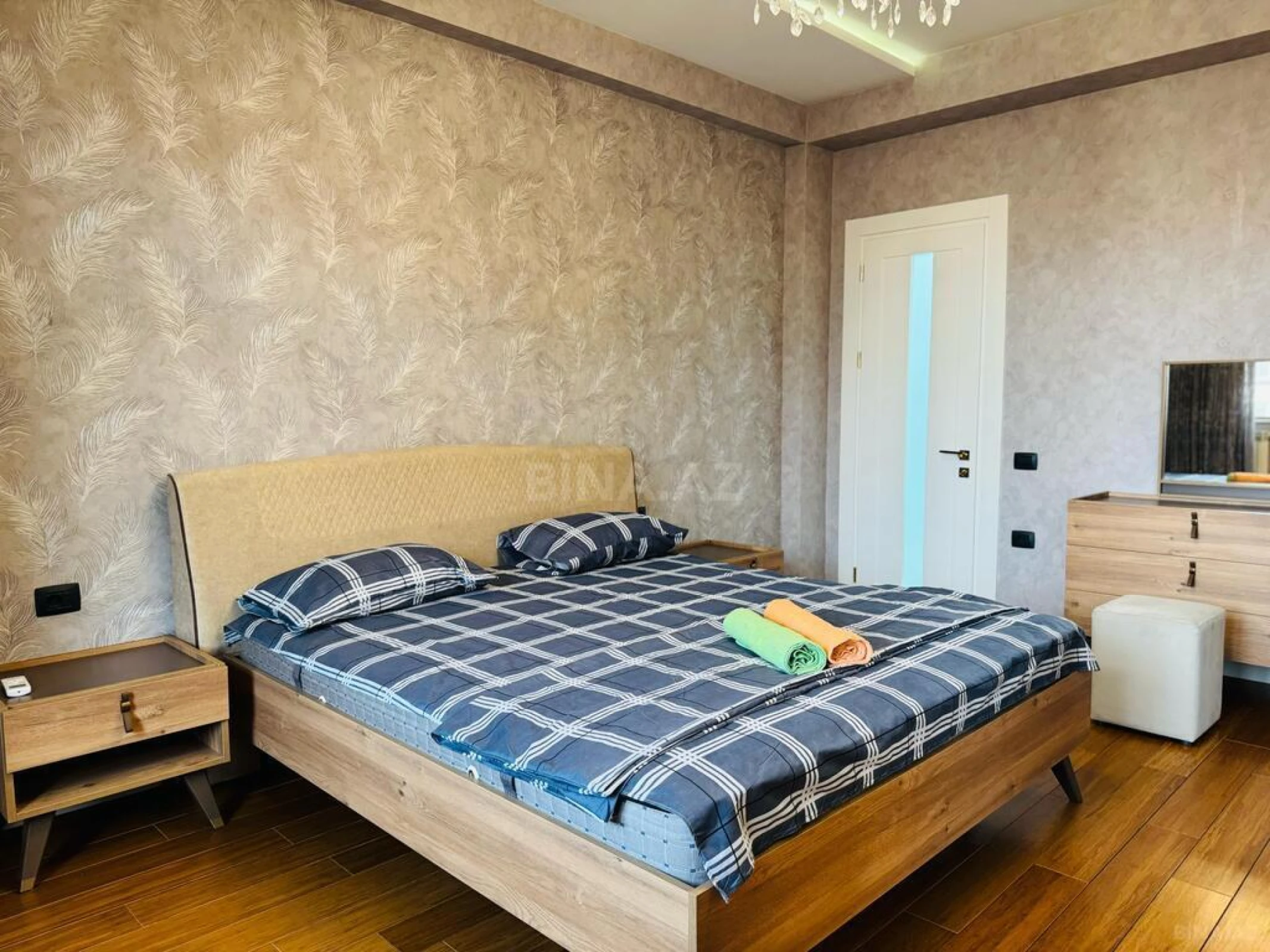 Kirayə verilir 3 otaqlı mənzil 130 m²