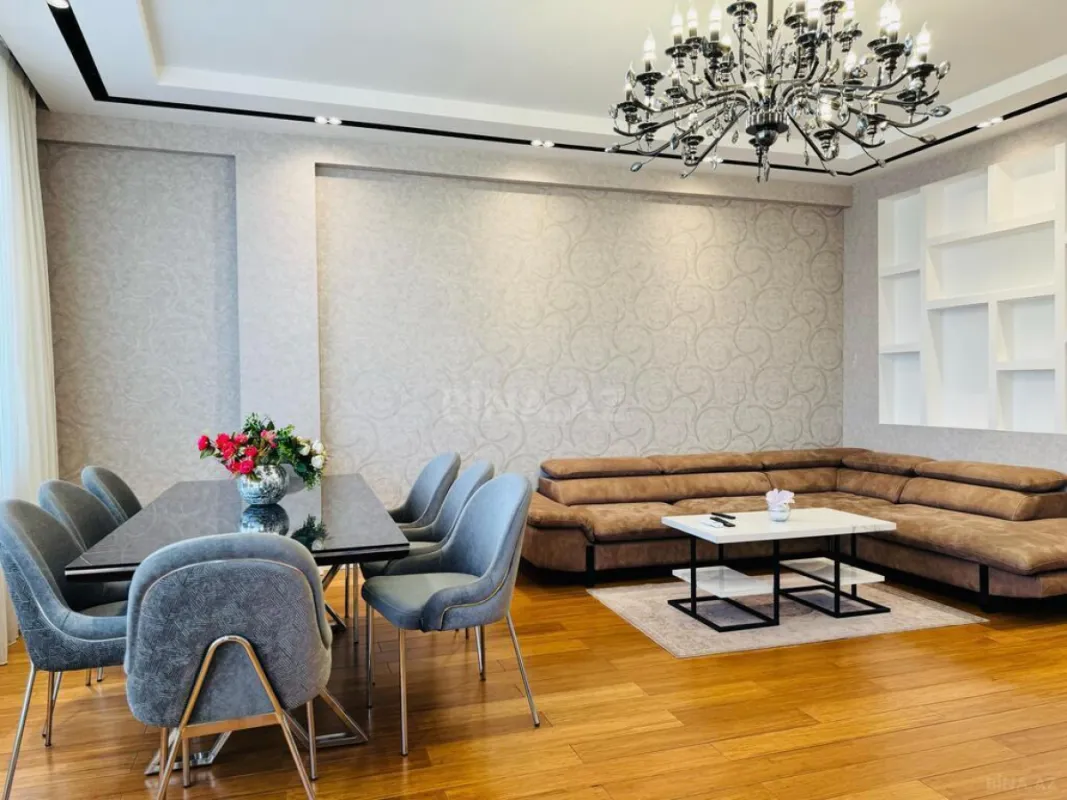Kirayə verilir 3 otaqlı mənzil 130 m²