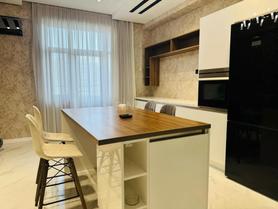 Kirayə verilir 3 otaqlı mənzil 130 m²