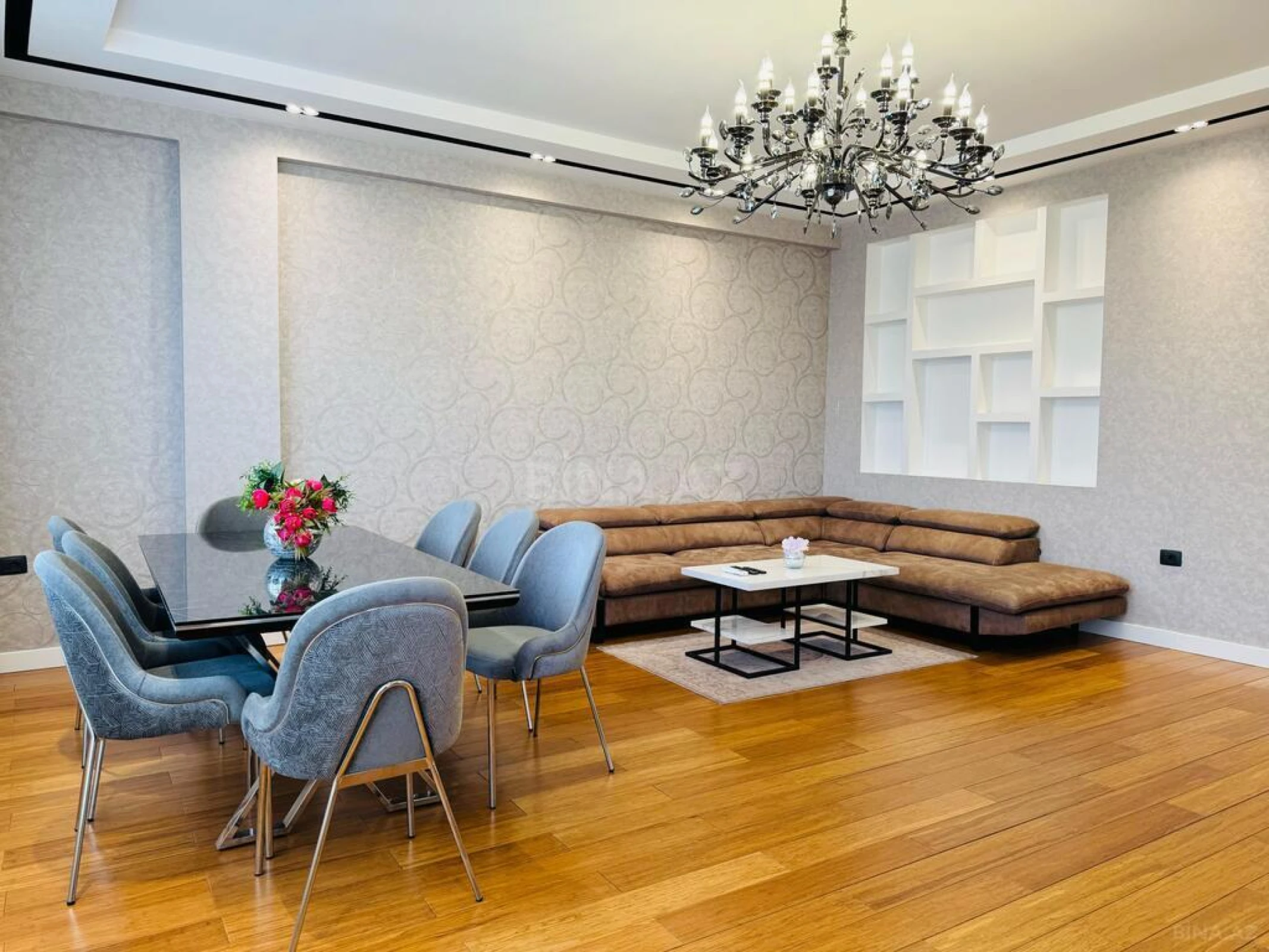 Kirayə verilir 3 otaqlı mənzil 130 m²