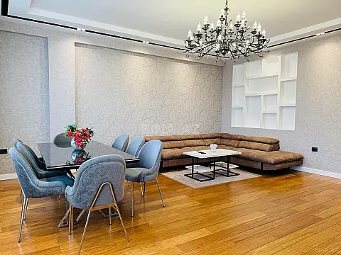 Kirayə verilir 3 otaqlı mənzil 130 m²