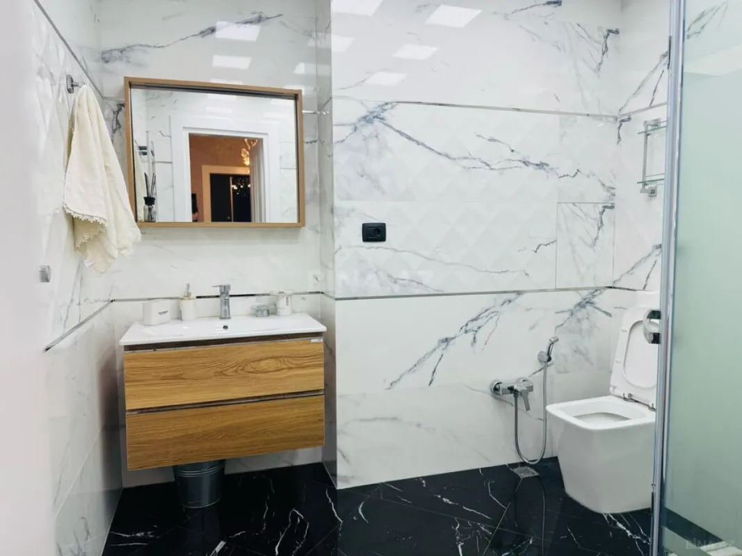 Kirayə verilir 3 otaqlı mənzil 130 m²