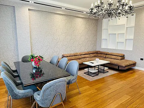 Kirayə verilir 3 otaqlı mənzil 130 m²