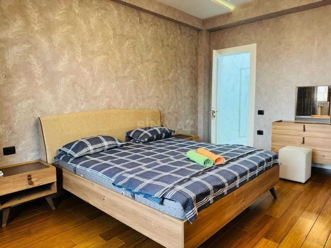 Kirayə verilir 3 otaqlı mənzil 130 m²