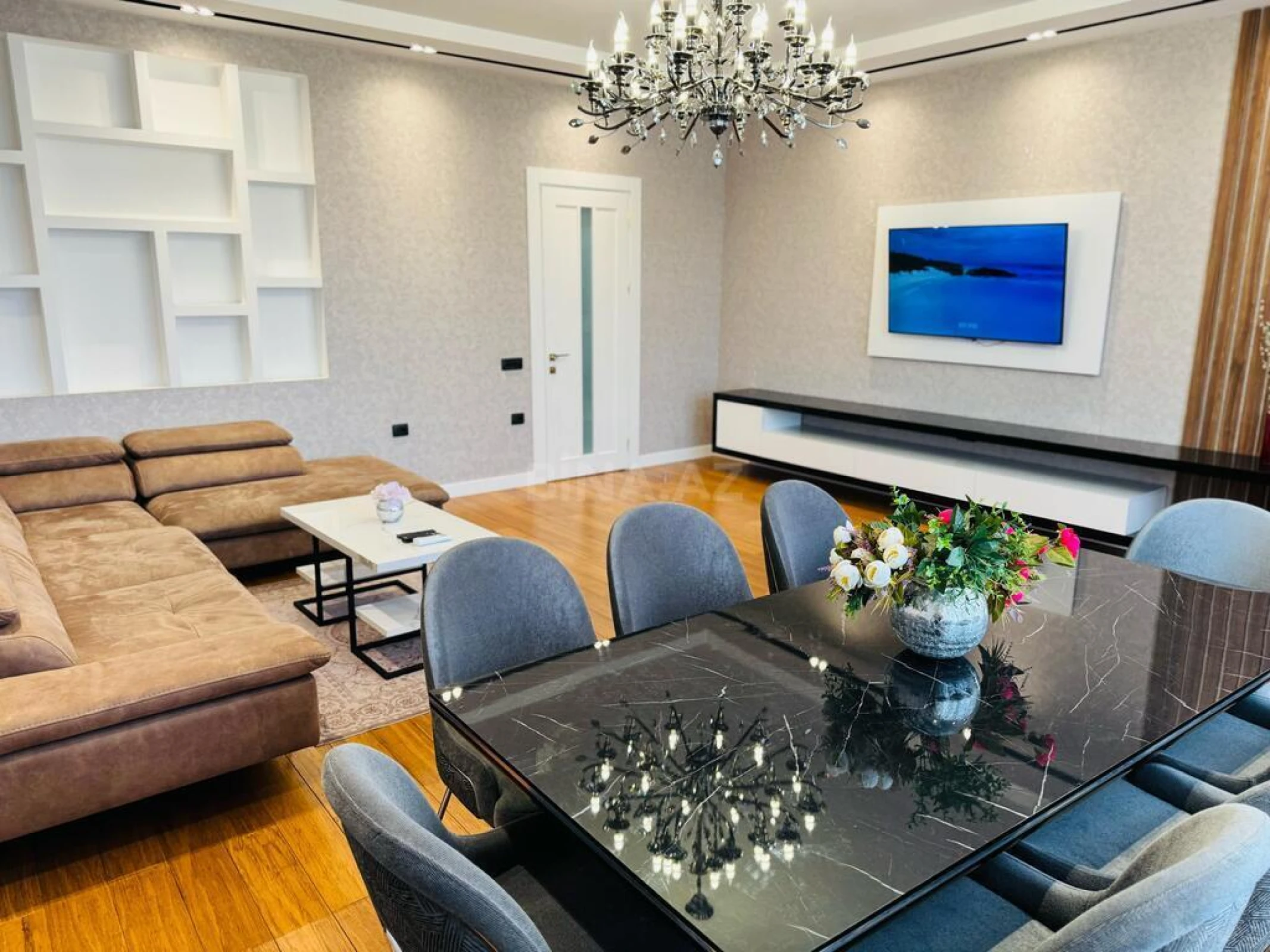 Kirayə verilir 3 otaqlı mənzil 130 m²