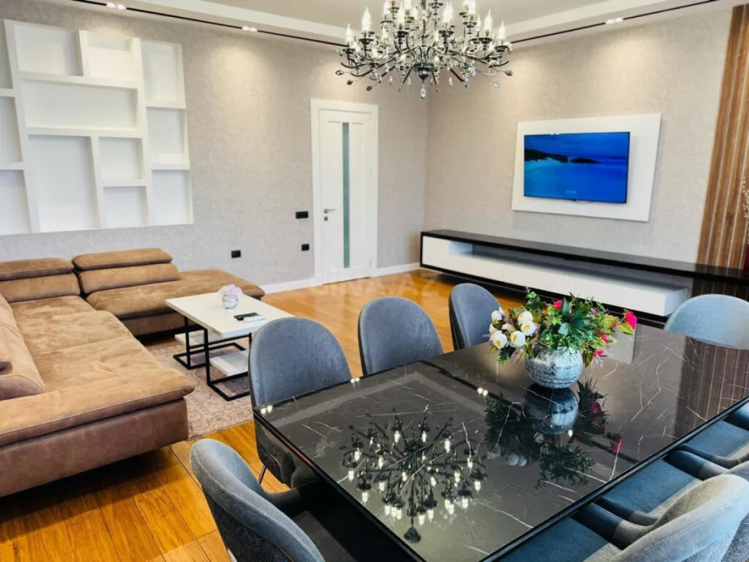 Kirayə verilir 3 otaqlı mənzil 130 m²