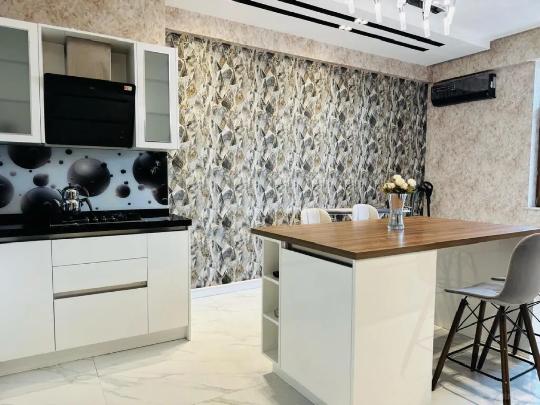 Kirayə verilir 3 otaqlı mənzil 130 m²