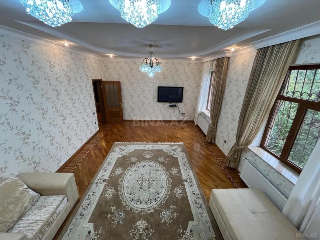 Satılır 7 otaqlı həyət evi 250 m²
